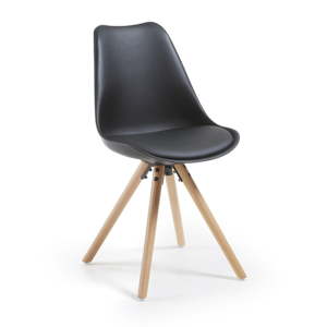 Černá židle s dřevěným podnožím La Forma Lars