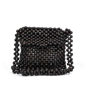Černá dámská kabelka z dřevěných korálků Nina Beratti Mily Noir