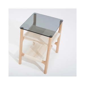 Odkládací stolek s konstrukcí z masivního dubového dřeva a šedou deskou Gazzda Fawn