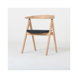Jídelní židle z masivního dubového dřeva s tmavě šedým sedákem Gazzda Ava