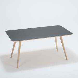 Jídelní stůl z dubového dřeva Gazzda Linn, 140 x 90 x 75 cm