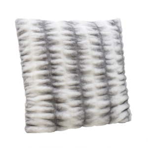 Bílo-šedý polštář InArt Furry, 60 x 60 cm